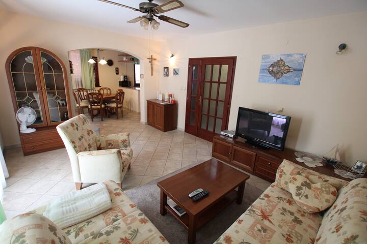 Anamar Tours managed Airbnb listing 2