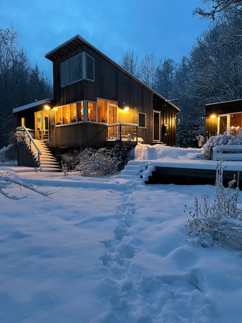 Modern cozy Norwegian Cabin with sauna. All Year!