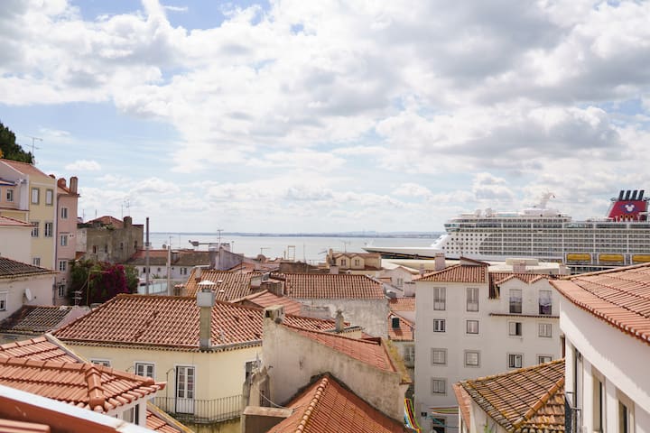 River view w/terrace Portuguese Soul Alfama 5p