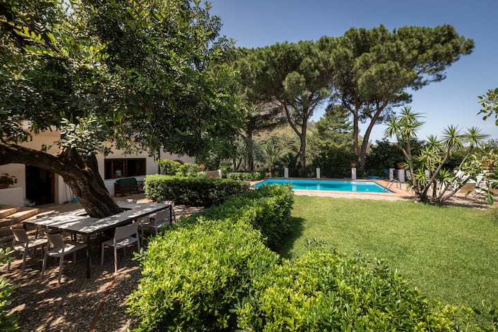Casa del Carrubo - Park and pool.