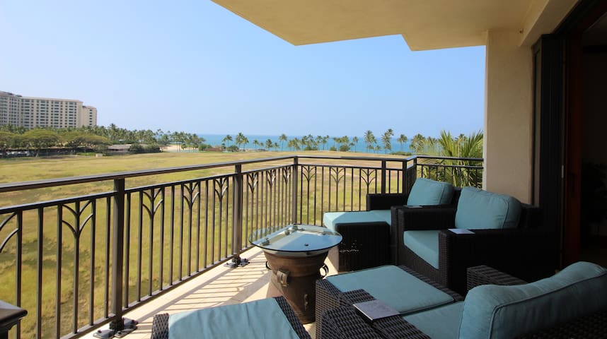 Steps to the Beach w Oceanview End unit Suite O524