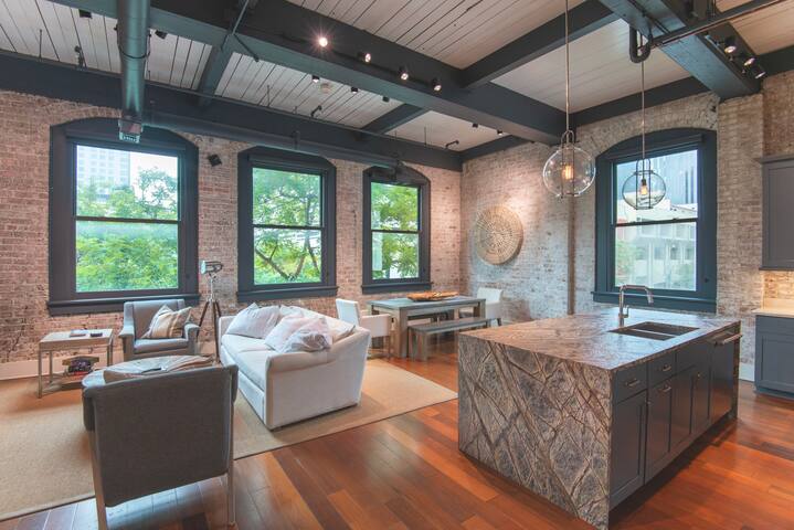 Luxury 3BD/3.5Bth-DOME-2500 SQFT-Pvt Elevator gallery image 4