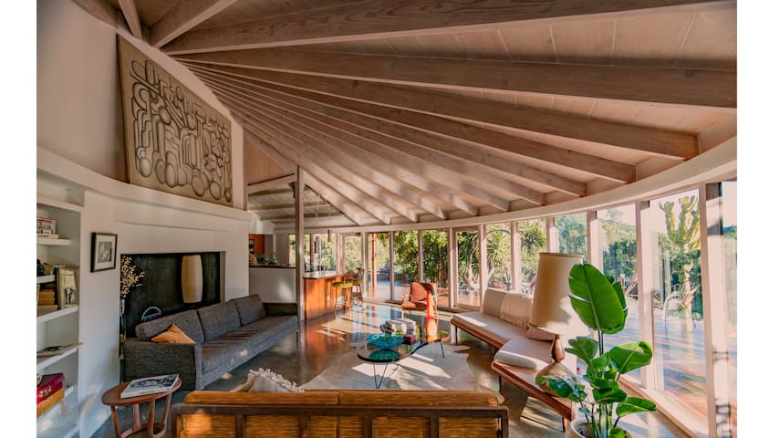 MidCentury treetop house, view, privacy. 30+days gallery image 3