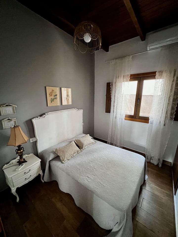 غرفة النوم الأولى.