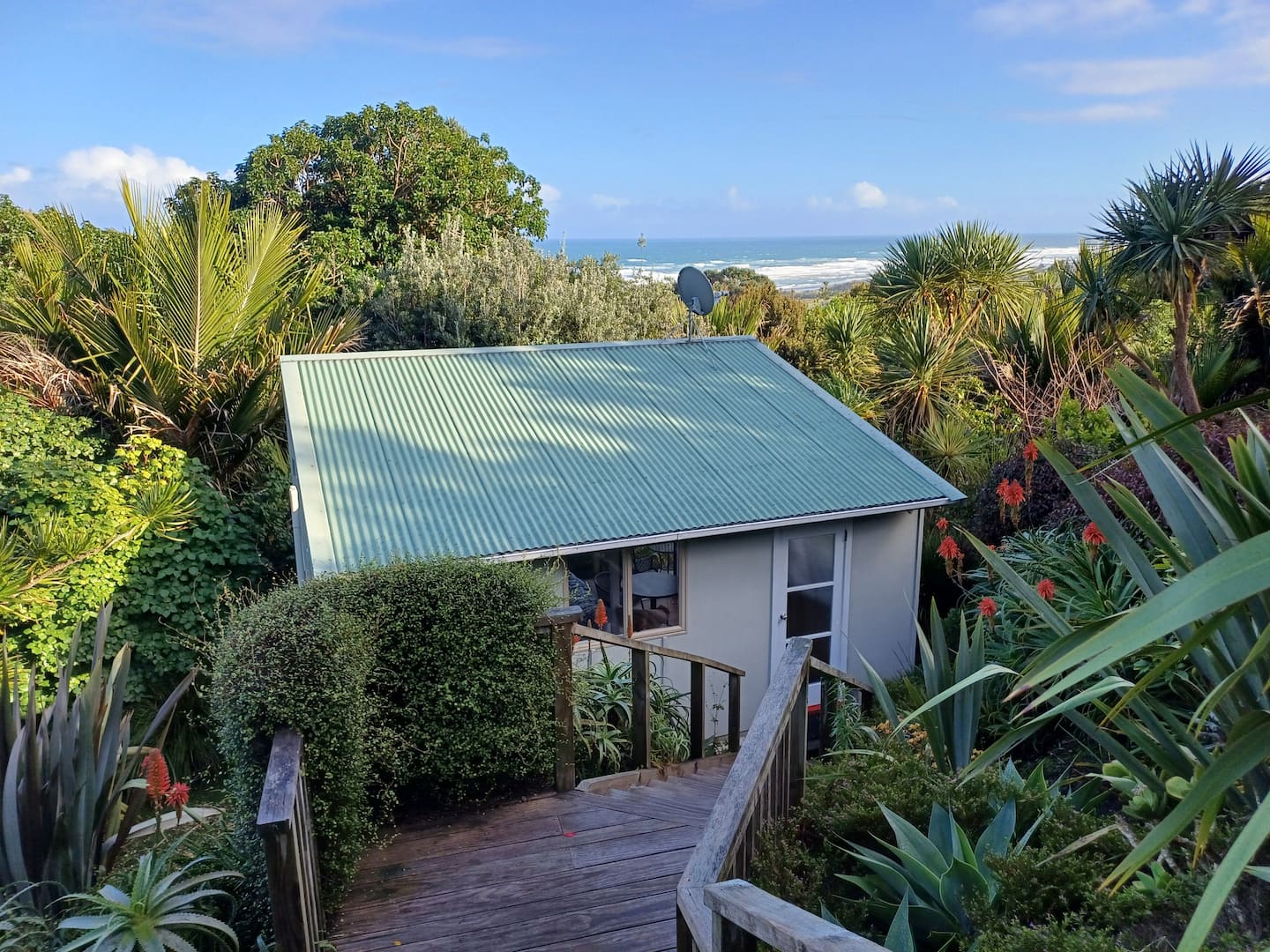 Muriwai Beach - Private Cabin In The Bush 1