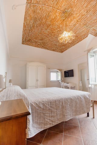 Private room with 1 bedrooms in Finale Ligure - Ca' d'Alda, Stanza piazza