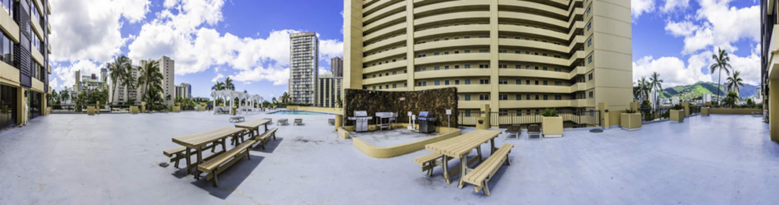 Condo in Honolulu · ★4.56 · 3 bedrooms · 3 beds · 2.5 private baths - Image 36