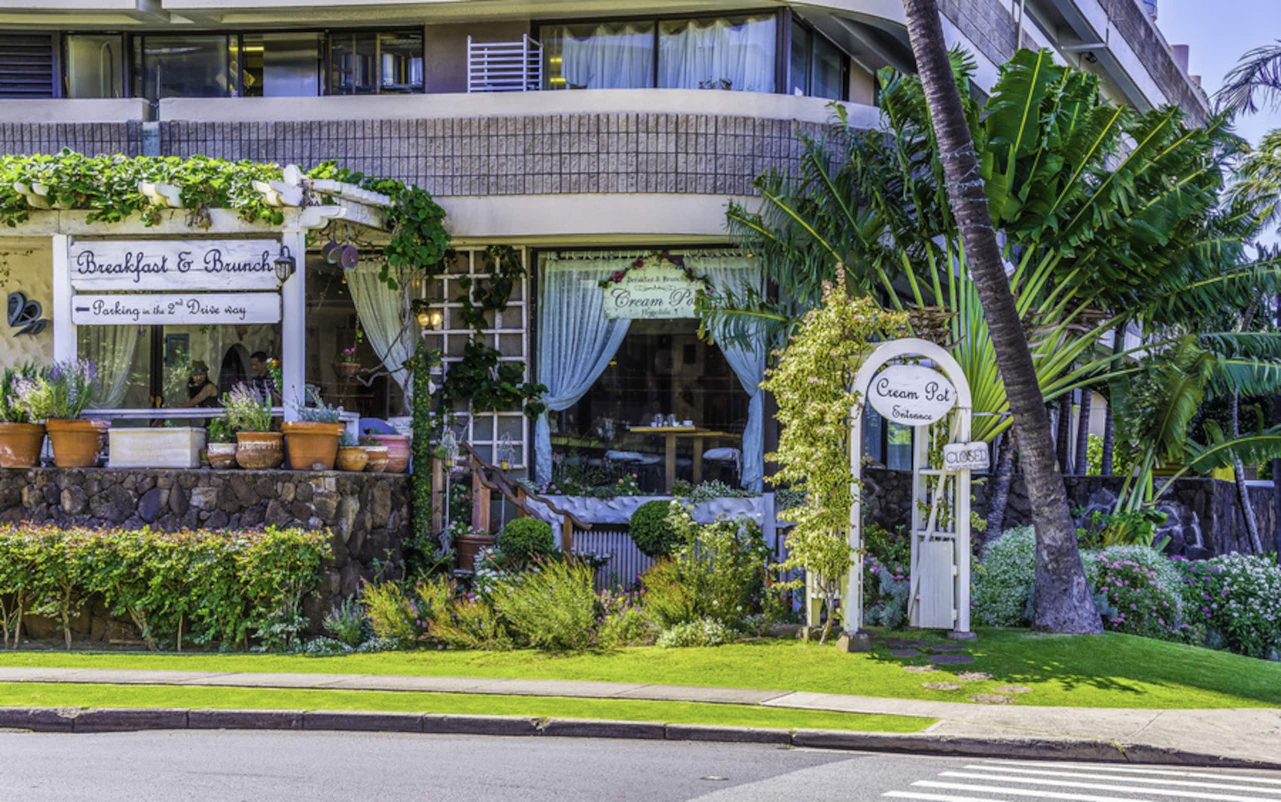 Condo in Honolulu · ★4.56 · 3 bedrooms · 3 beds · 2.5 private baths - Image 35