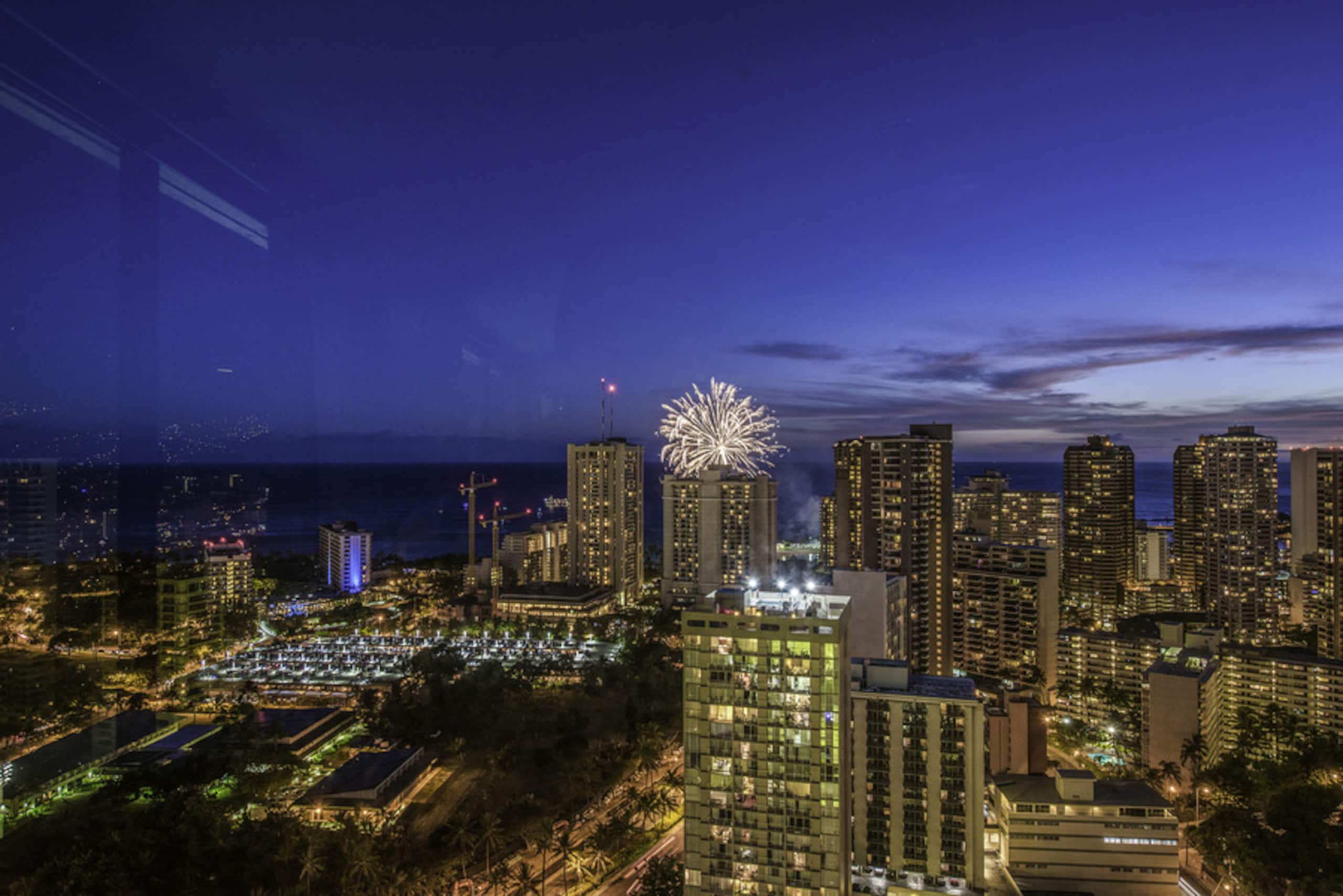 Condo in Honolulu · ★4.56 · 3 bedrooms · 3 beds · 2.5 private baths - Image 34