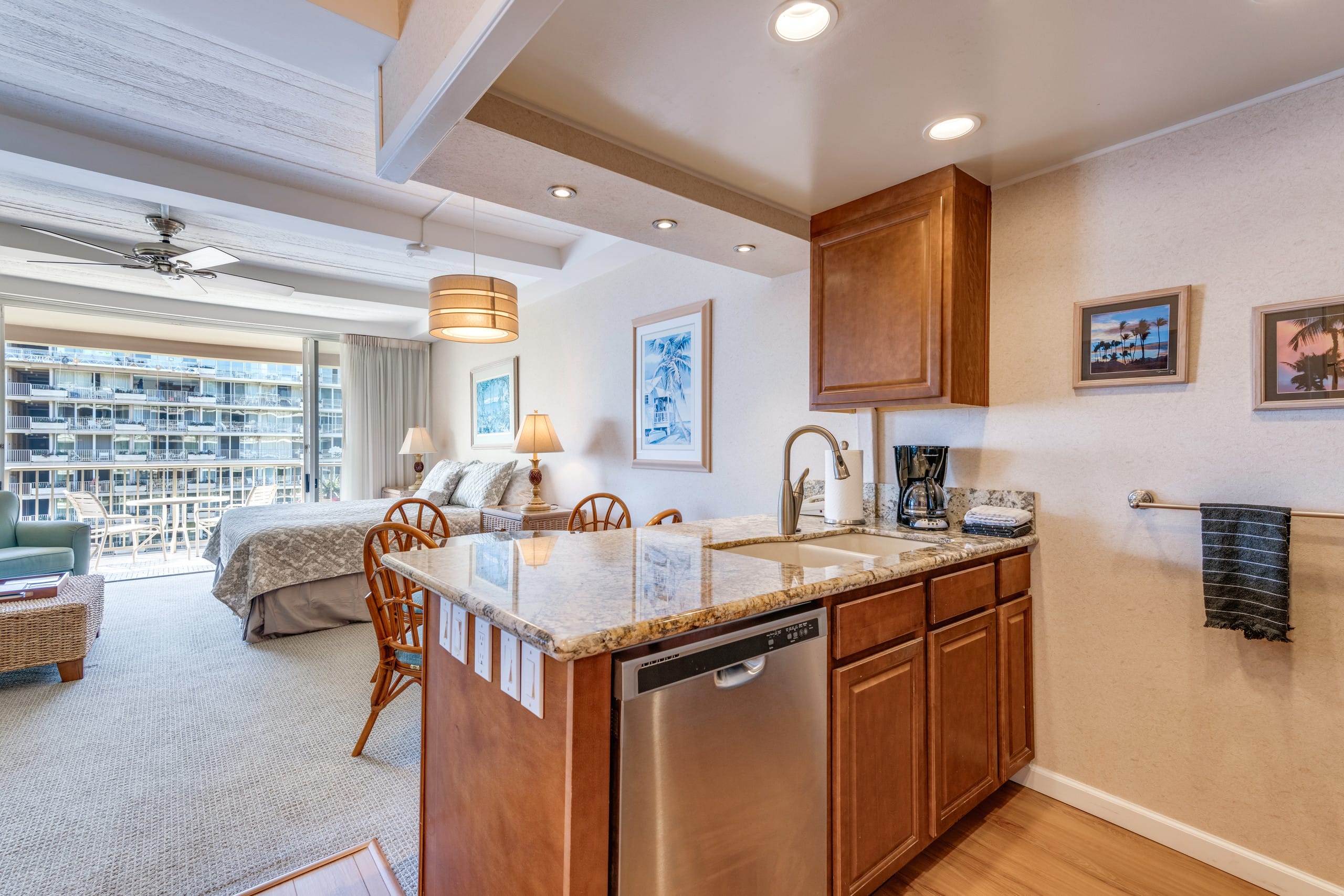 Condo in Lahaina · ★4.75 · Studio · 1 bath - Image 9
