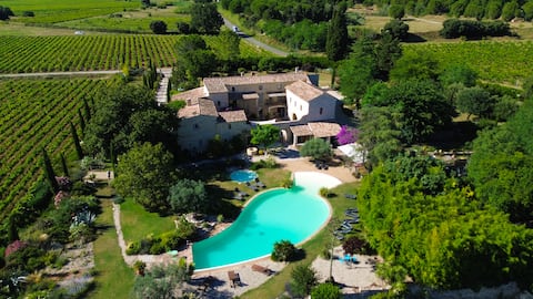 Mas provençal 5* prox Avignon large swimming pool