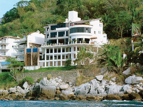 Amazing Views*Ocean Front Villa*Pool*Hot Tub*Chef