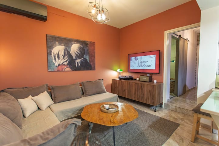 Ledeza Apartment - cozy 2 bedrooms near port