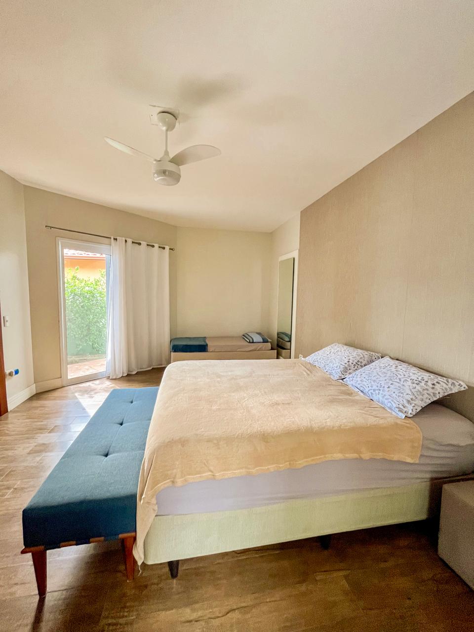 เตียงควีนไซส์ + เตียงเดี่ยว