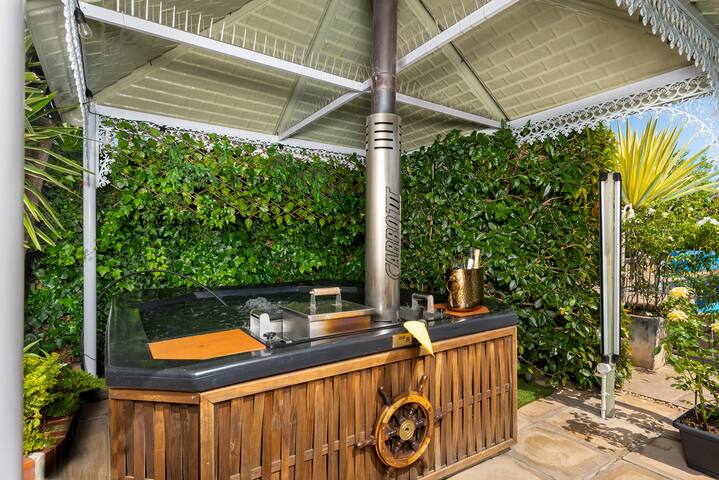 Meerendal Cottage-Affordable Luxury-Pool & Hot Tub gallery image 2