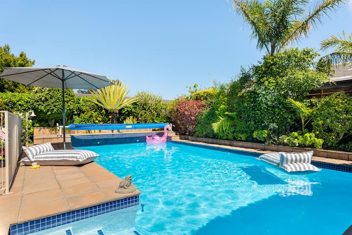 Meerendal Cottage-Affordable Luxury-Pool & Hot Tub