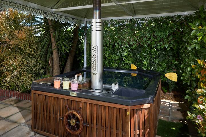 Meerendal Cottage-Affordable Luxury-Pool & Hot Tub gallery image 5