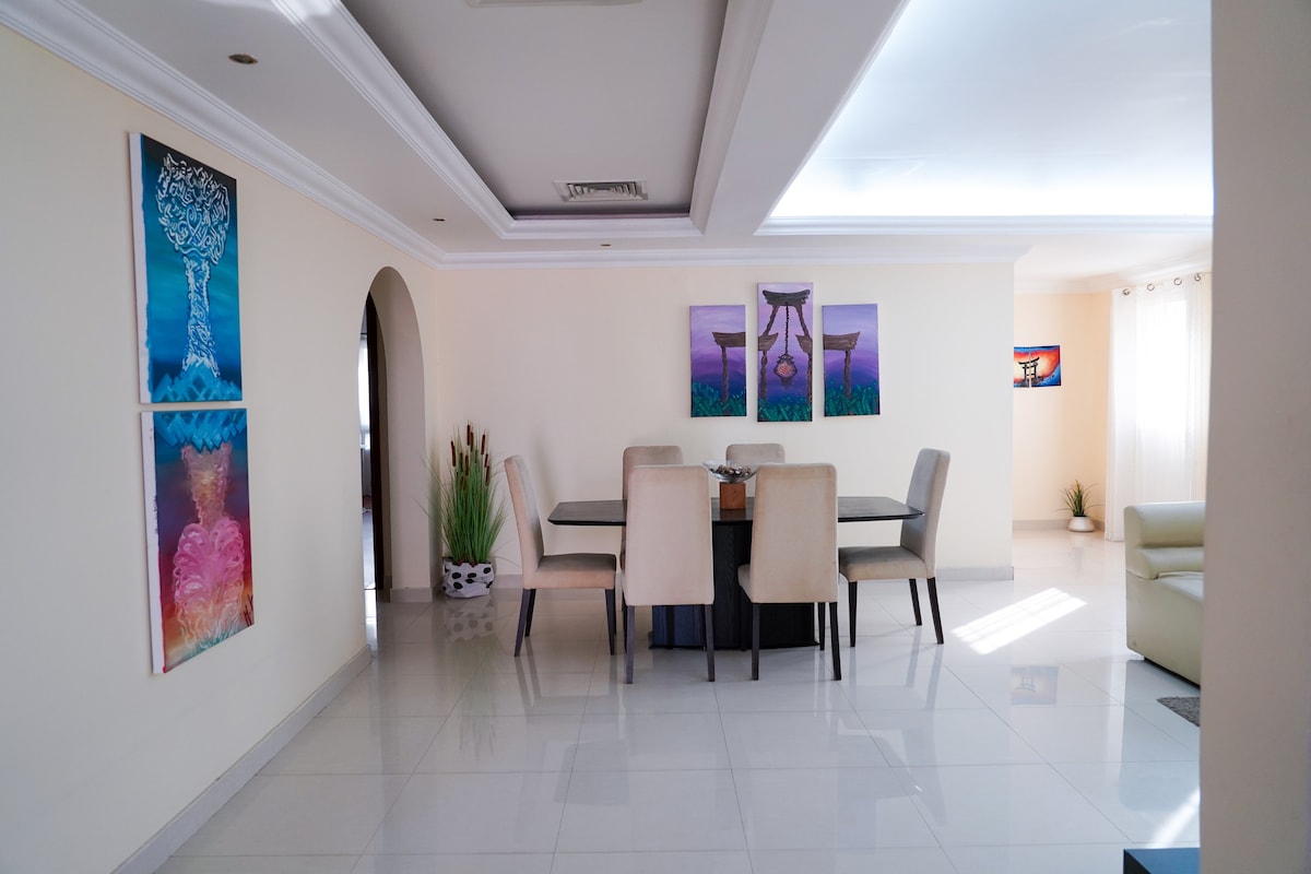 Top Airbnb: Cozy Bedroom 5mn walk to the beach à Umm Suqeim Third