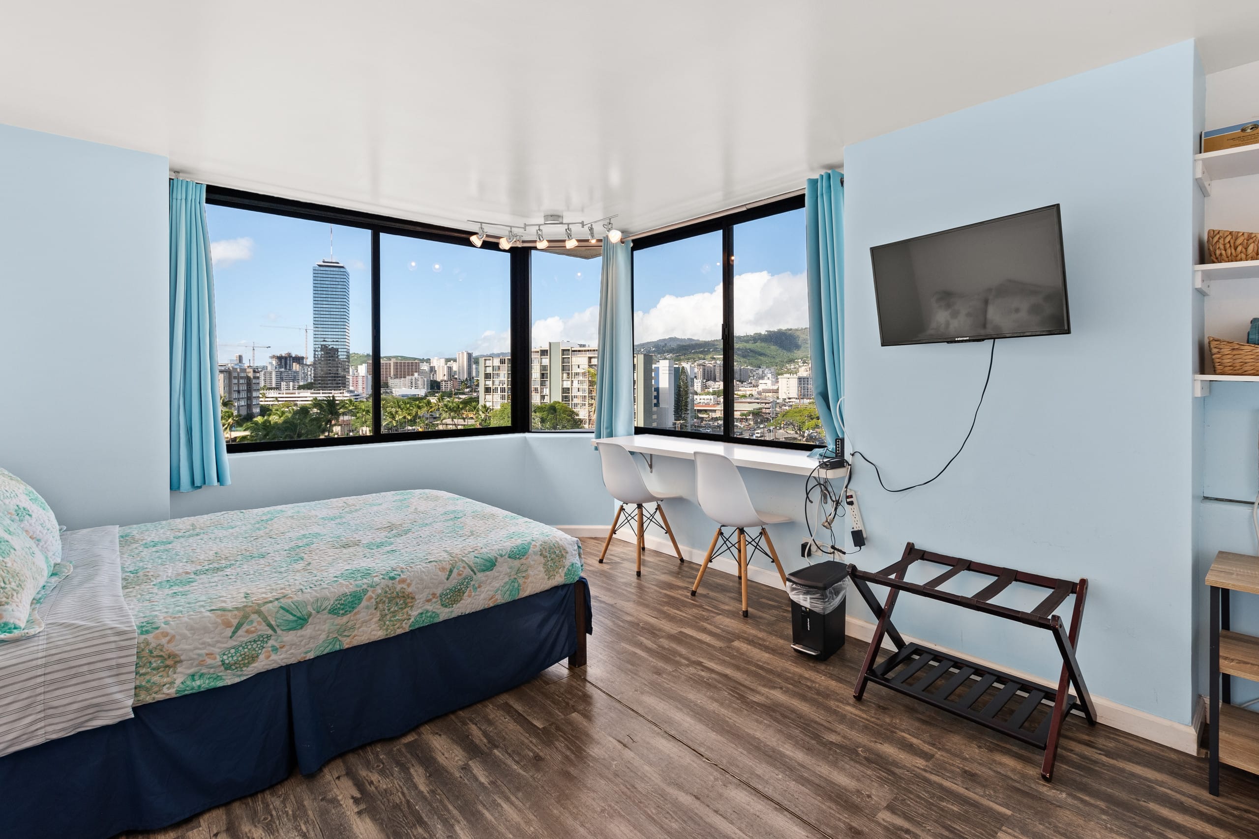 Condo in Honolulu · ★4.89 · 1 bedroom · 1 bed · 1 private bath - Image 3