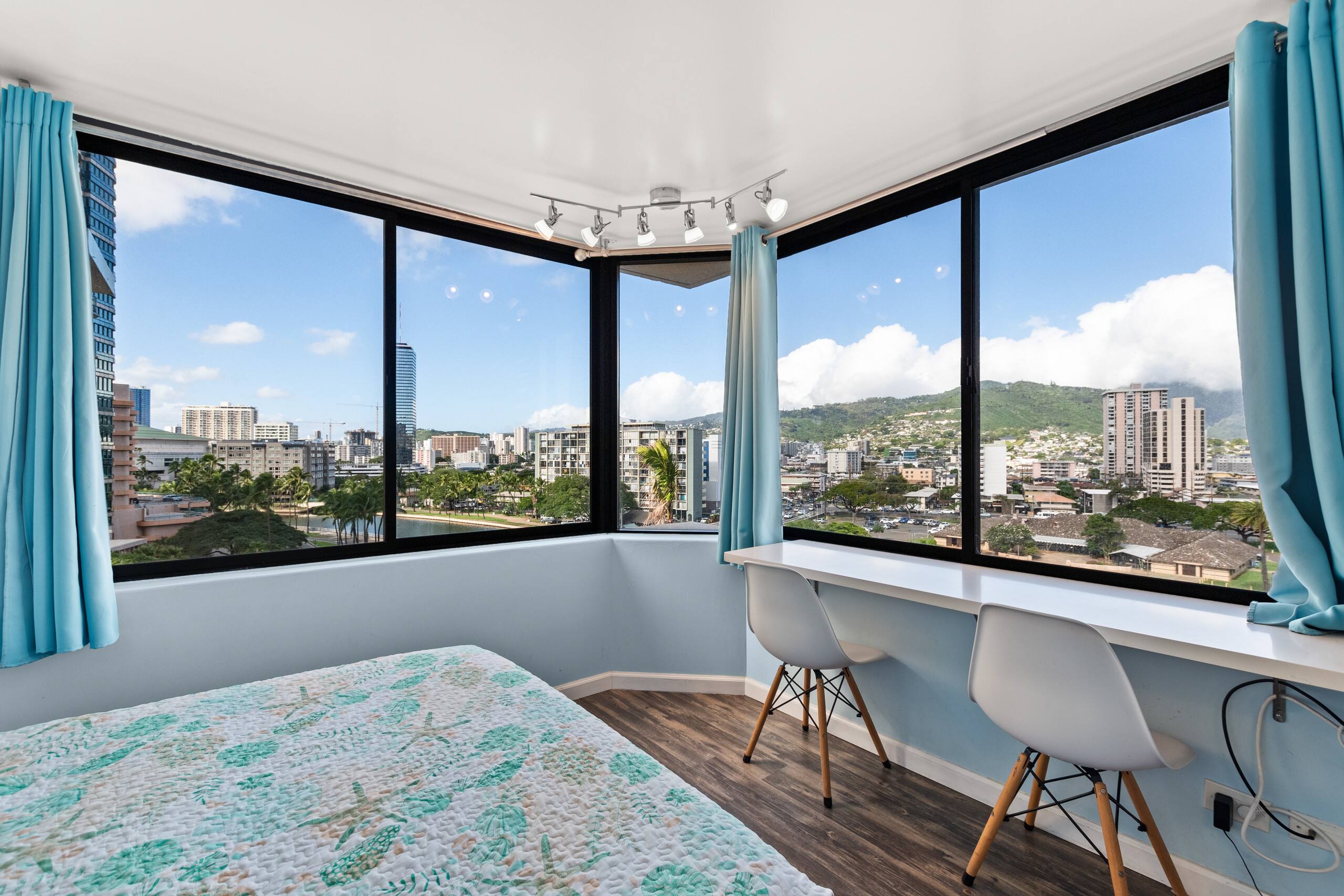 Condo in Honolulu · ★4.89 · 1 bedroom · 1 bed · 1 private bath - Image 1