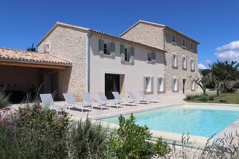 Domaine des Preyauts, the Provençal farmhouse, 270 m²