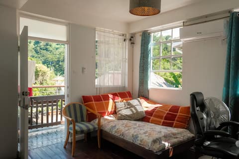 Cozy 2-Bedroom Getaway in Roseau