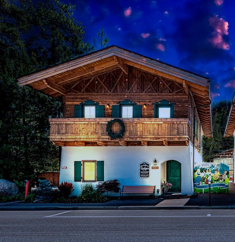 Hans Lodge~Groups Welcome! Downtown*Pets*Hot Tub*