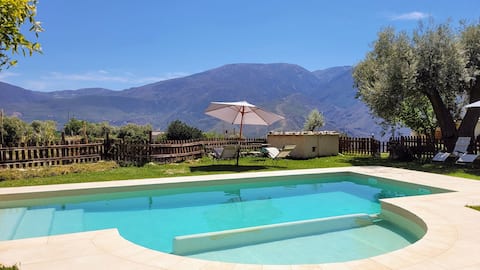 Nice & bright villa, eco garden & saltwater pool.