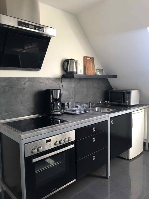 Erfolgreiche Airbnb-Immobilie: 2-room trade fair or vacation apartment near the airport in Unterrath