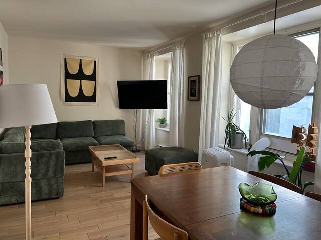 Amazing condo in the Old Port gallery image 4