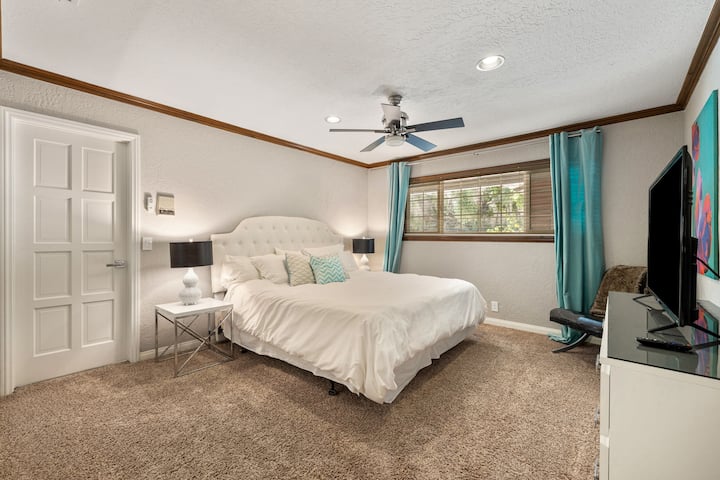 Guest King bedroom.
