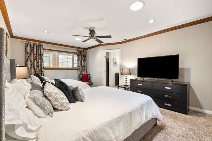Dual Queen guest room with ensuite.