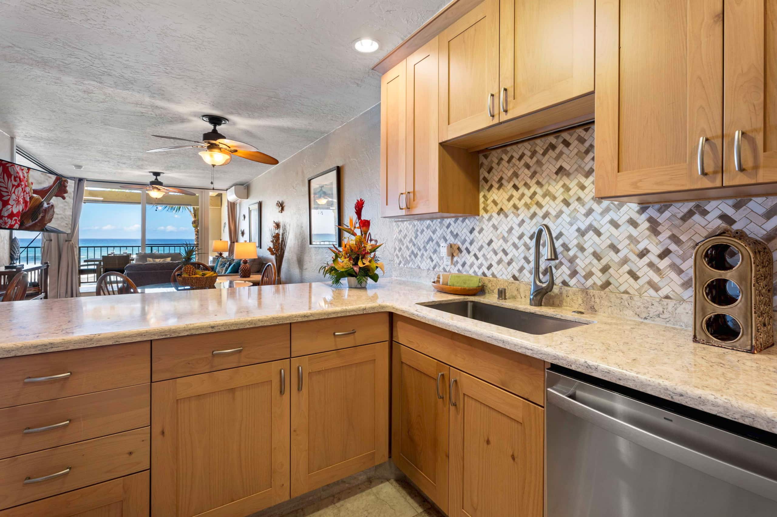 Condo in Kailua-Kona · ★4.98 · 2 bedrooms · 2 beds · 2 private baths - Image 12