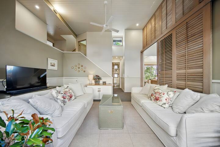 Iconic Noosa Heads Beach house in Little Cove gallery image 5