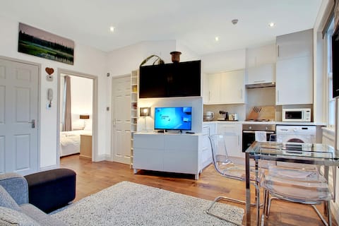 Bright & Smart 2nd Floor Apt Near to Regents Park