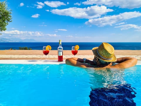 Large apartment in beach villa with infinity pool