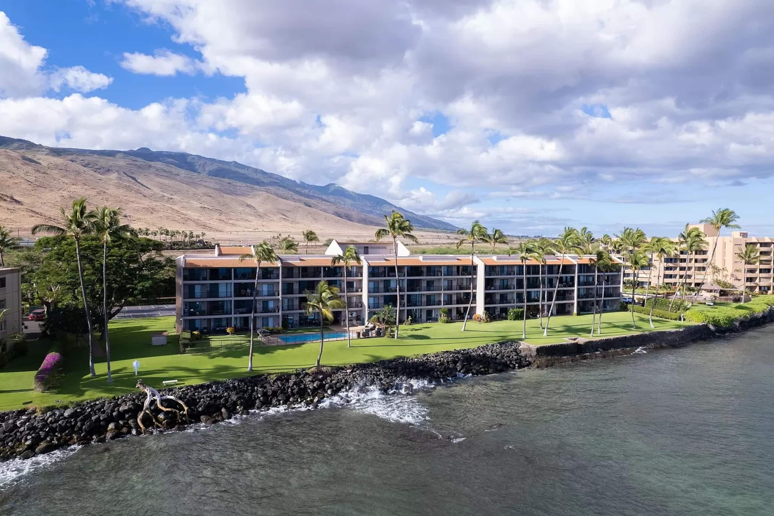 Condo in Wailuku · ★4.96 · 2 bedrooms · 2 beds · 2 baths - Image 9