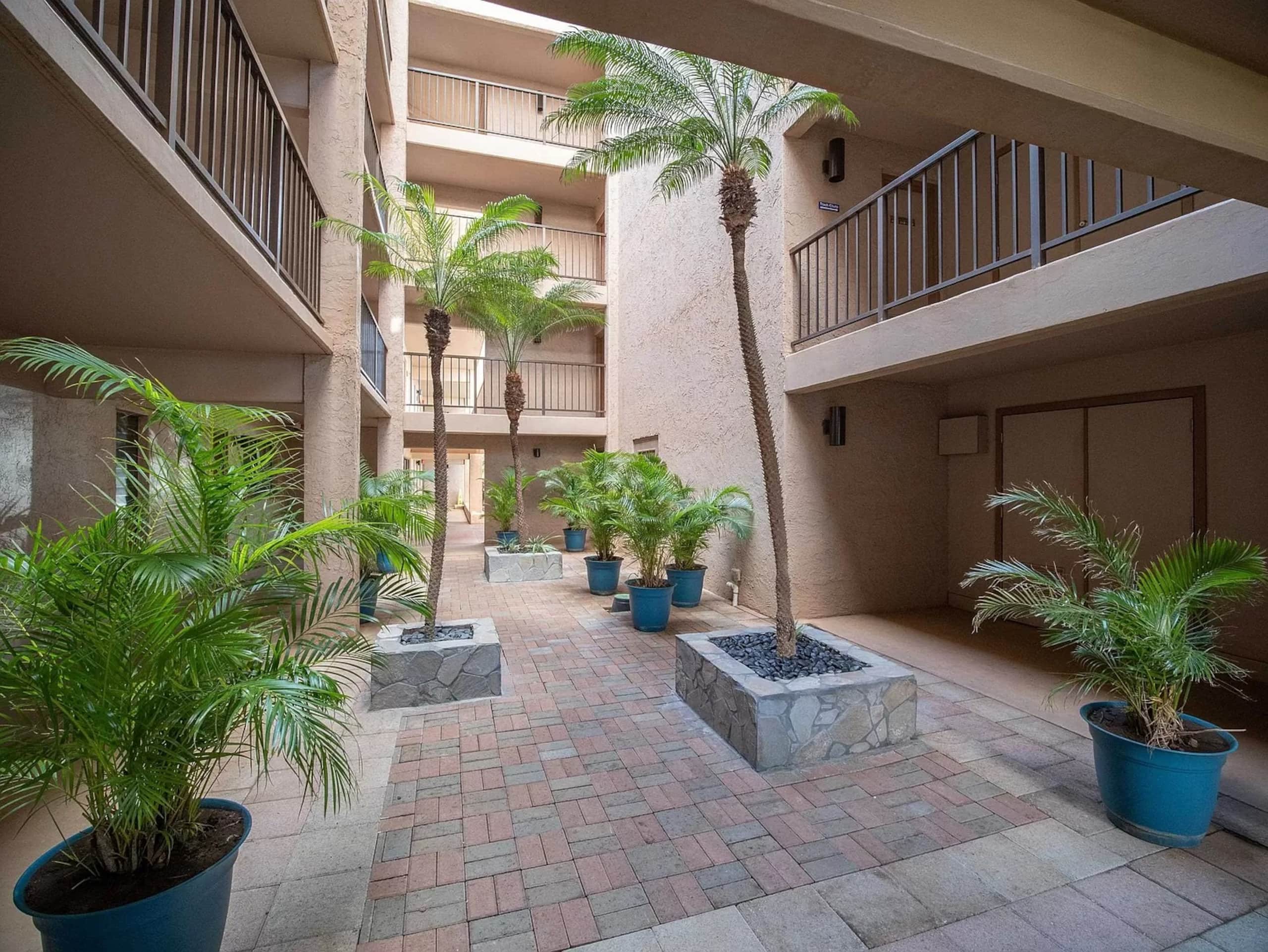 Condo in Wailuku · ★4.96 · 2 bedrooms · 2 beds · 2 baths - Image 6