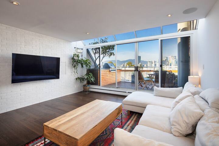 Private Haven w WOW Views / Hot Tub / Parking gallery image 5