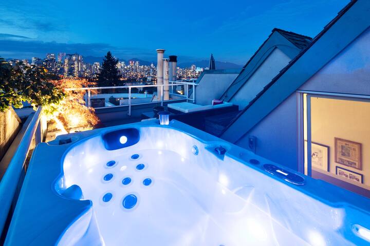 Private Haven w WOW Views / Hot Tub / Parking gallery image 2