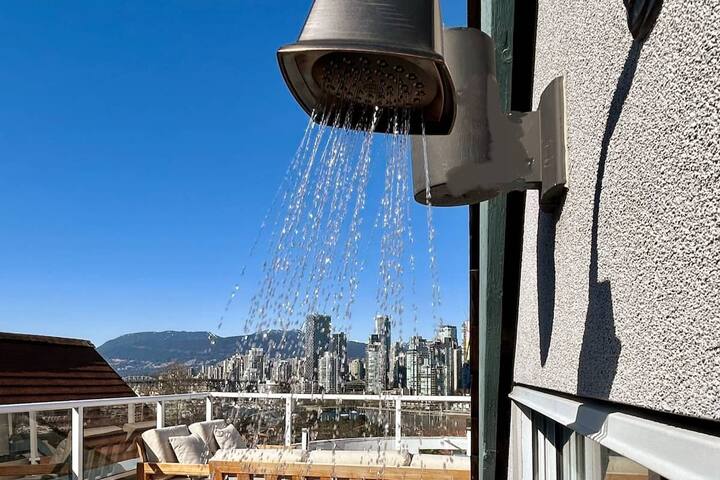 Private Haven w WOW Views / Hot Tub / Parking gallery image 3