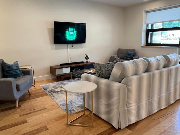 Beautiful 2- Bedroom At Grand Traverse Commons - トラバーズ・シティ, MI