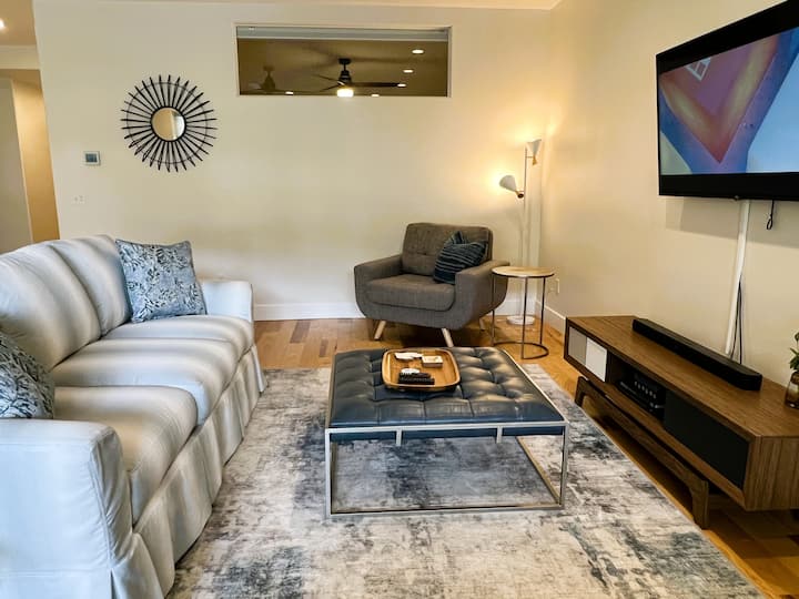 Beautiful 2- Bedroom At Grand Traverse Commons - Traverse City, MI
