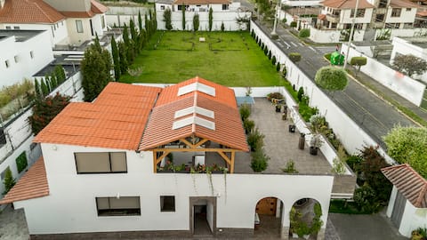 Haven in the City - Modern Full Chalet