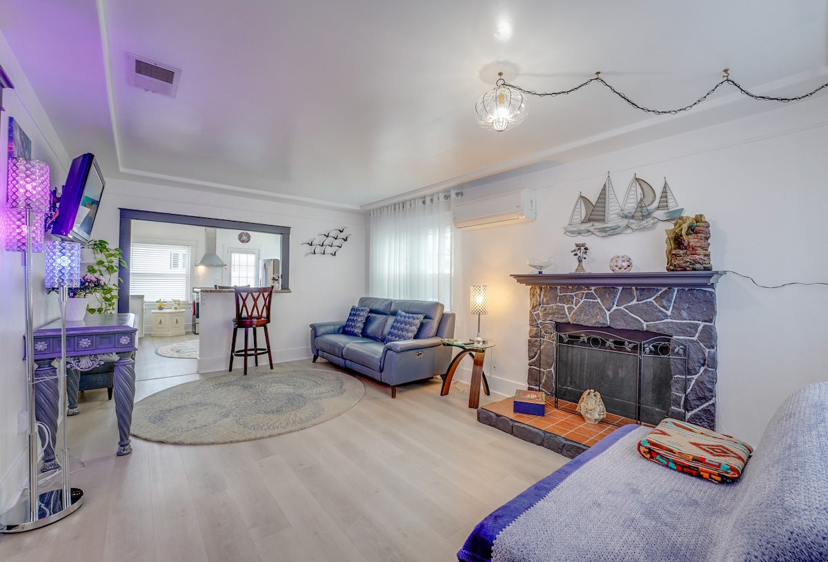 Top performing Airbnb: Romantic House, A/C, Parking, up to 2-4 guests! in Mid City:Normal Heights