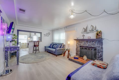 Top performing Airbnb: Romantic House, A/C, Parking, up to 2-4 guests! in Mid City:Normal Heights