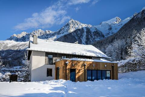 Boutique Home, Amazing Views, Garden & King Beds