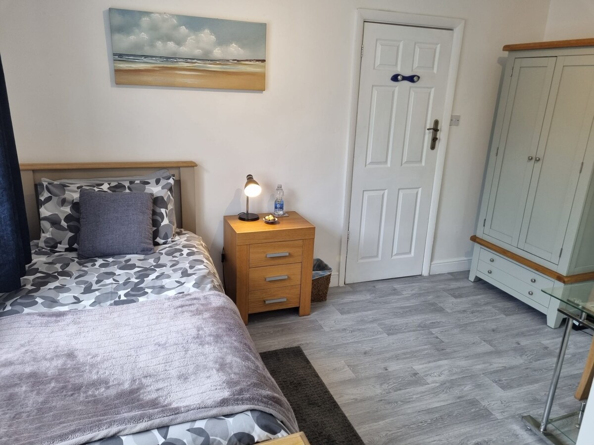 Comfy single in peaceful house in Rainham,Kent Houses for Rent in