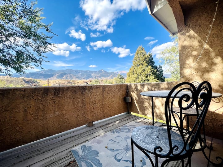 Comfy Home For 10 In The Heart Of Co Attractions! - Colorado Springs, CO