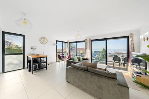 Bright modern apartment with lake view in Evian